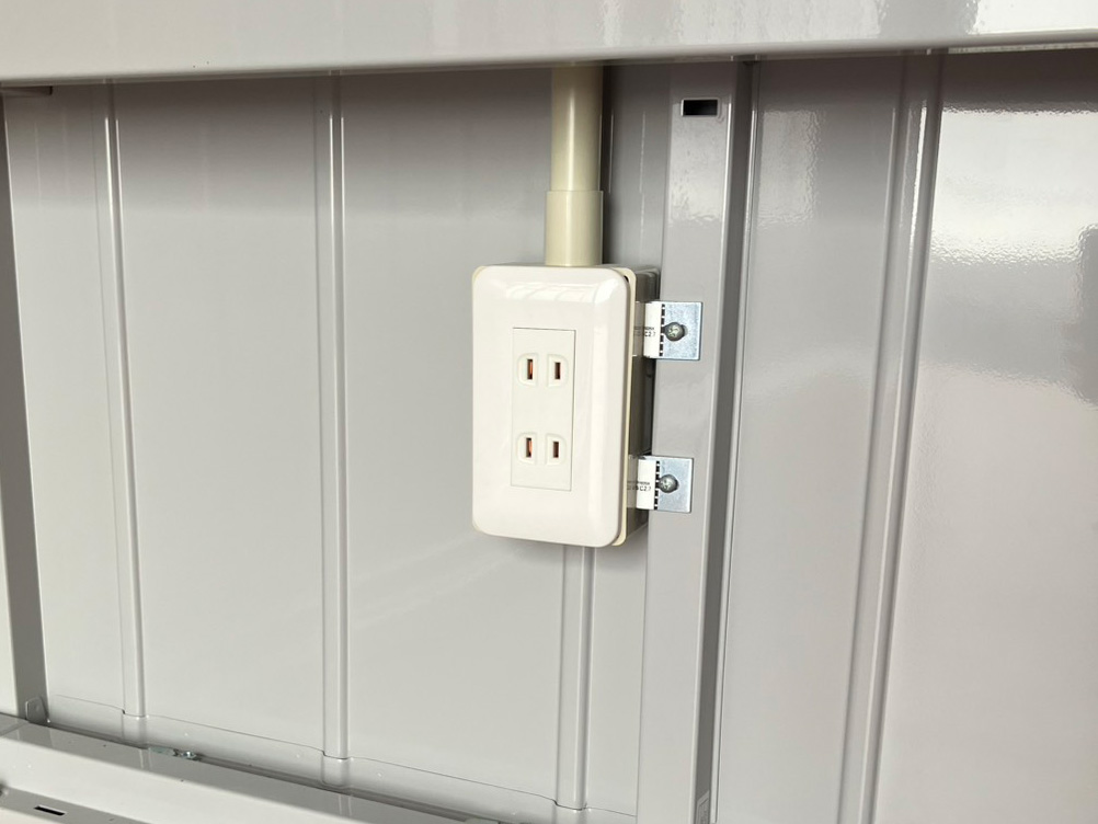 枚方市招提町の貸しバイクガレージの電源設備