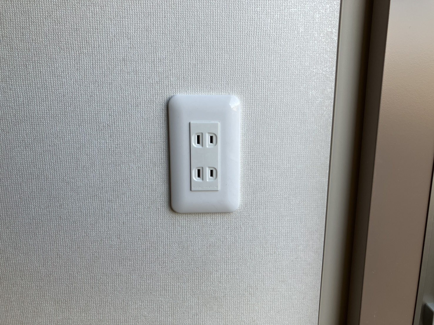 事務所内に2口コンセントが4箇所あり